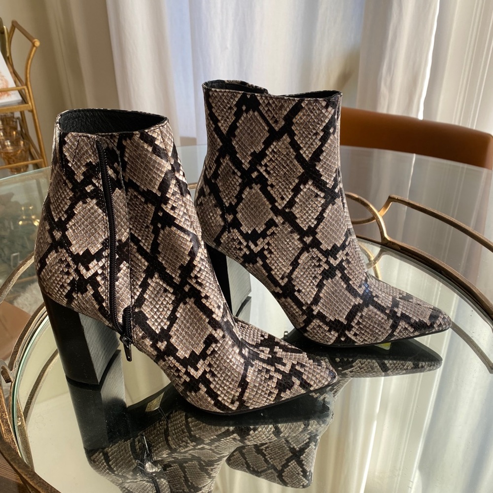 Jeffrey Campbell Snakeskin Booties Sz 7